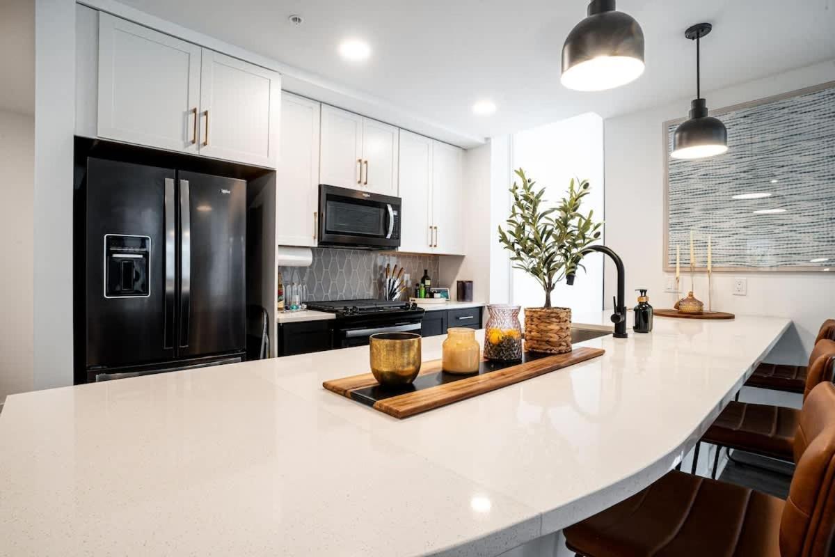 Apartment 2-bed 2-bath Luxury Retreat *